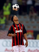 Camiseta de Ronaldinho del Milán Temporada 2010-2011