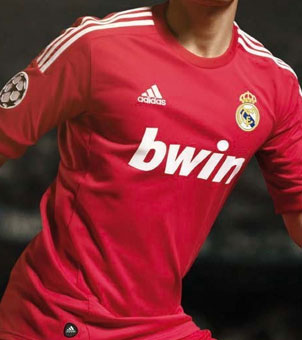 Camiseta roja del Real Madrid 2011/2012